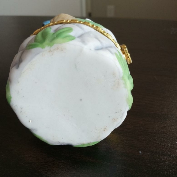 Trinket box vintage. Blue Jay figurines on top of box. Collectible. - Picture 8 of 8